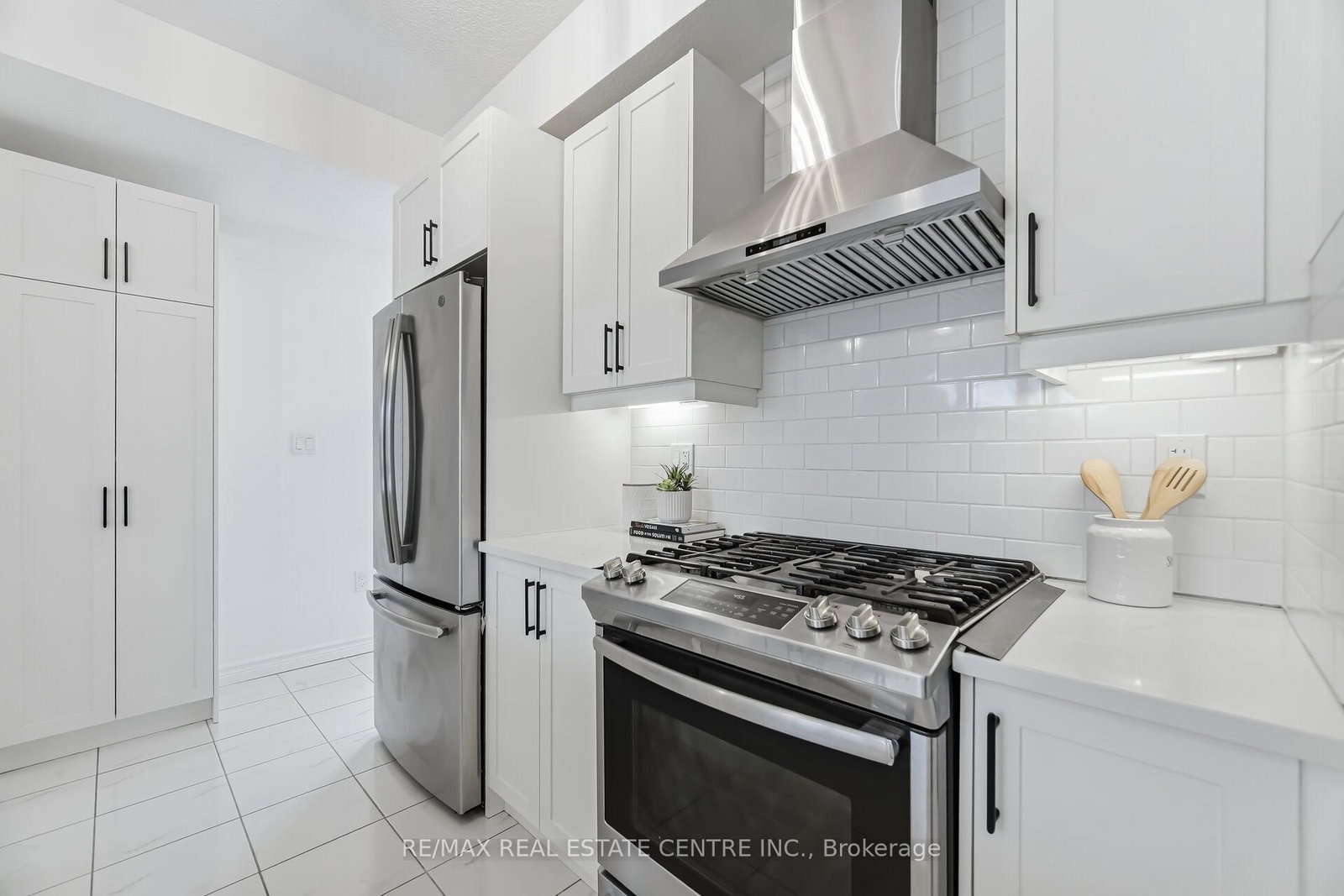 445 Ontario Street S, Unit 133 - Photo 9