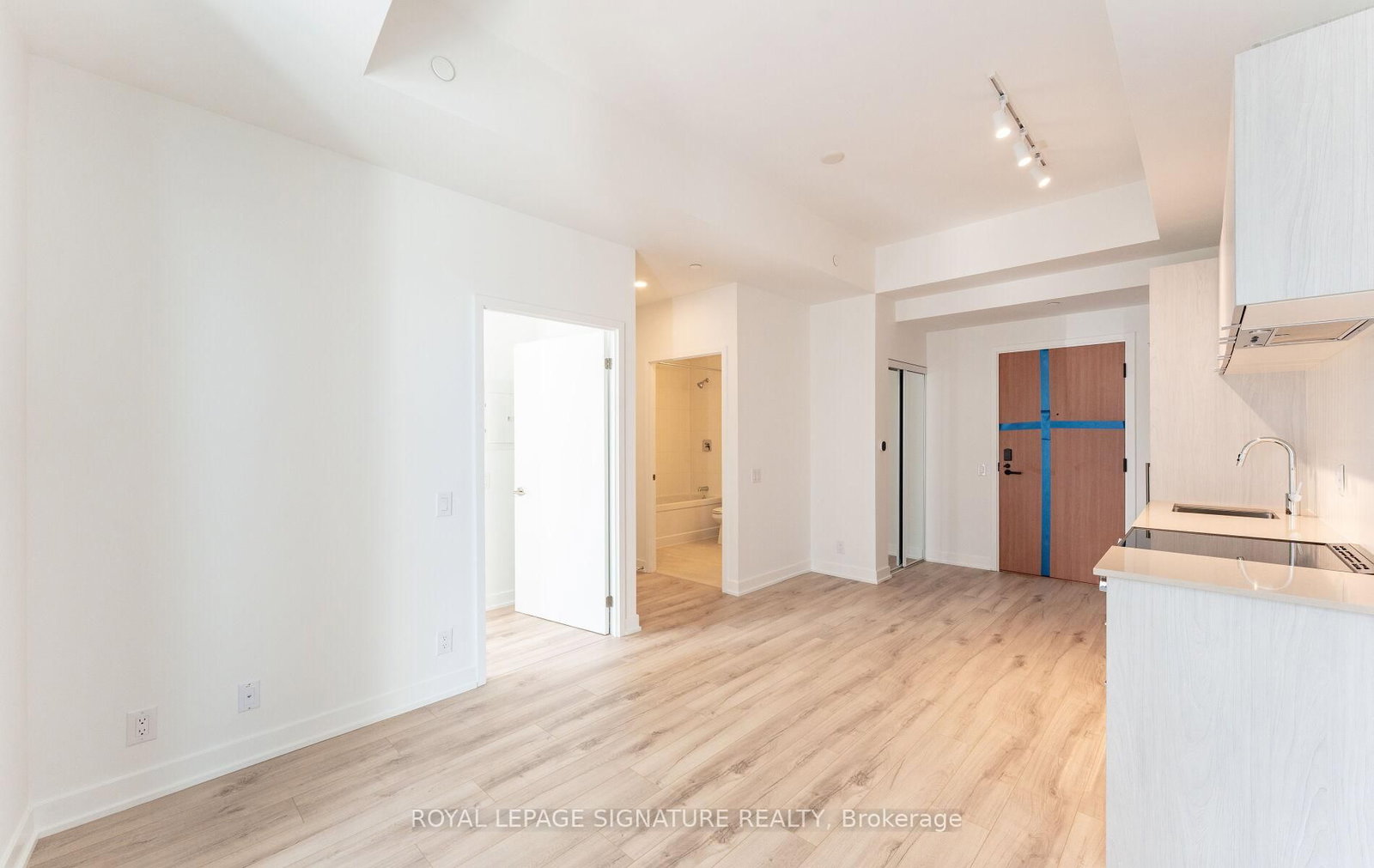 1660 Bloor Street W, Unit 404 - Photo 8