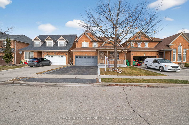 47 Upper Highlands Dr, Brampton, L6Z 4V9 | Image 2