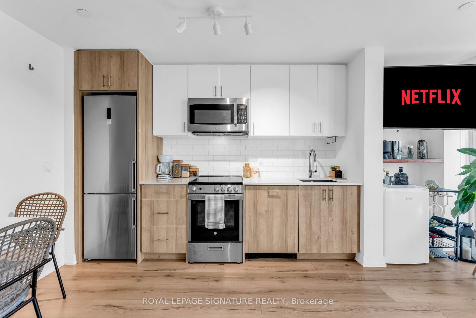 1195 The Queensway, Unit 317 - Photo 11