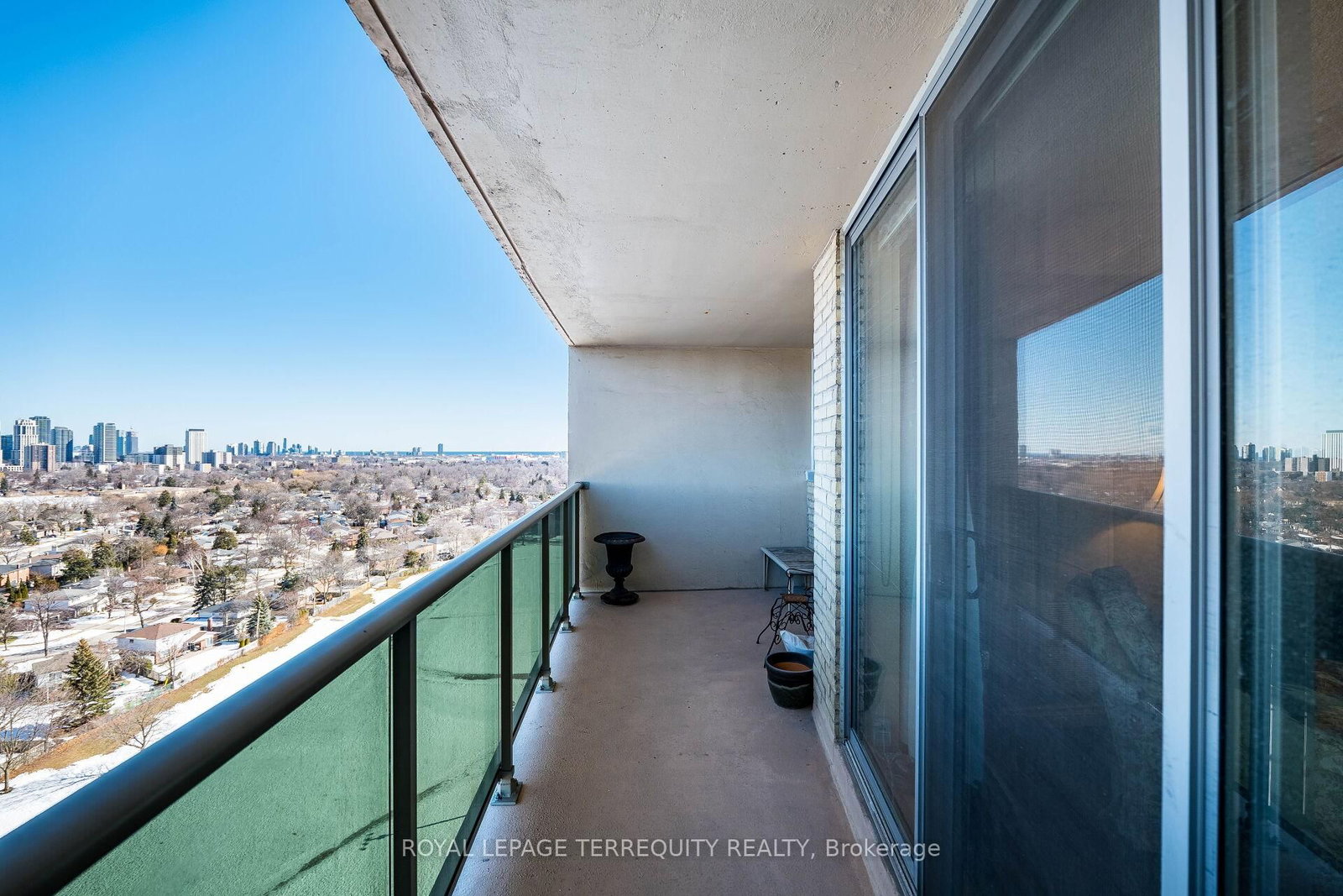 812 Burnhamthorpe Road, Unit 1907 - Photo 23