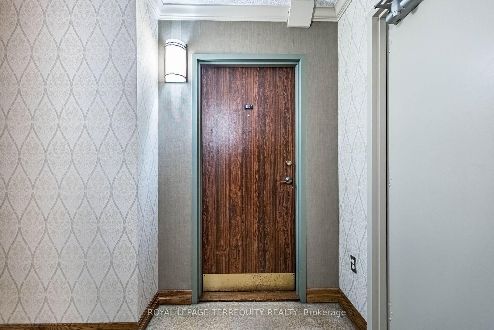 812 Burnhamthorpe Road, Unit 1907 - Photo 4