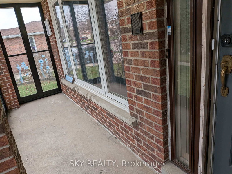 Upper - 3 Panorama Cres, Brampton, L6S 3T7 | Image 2