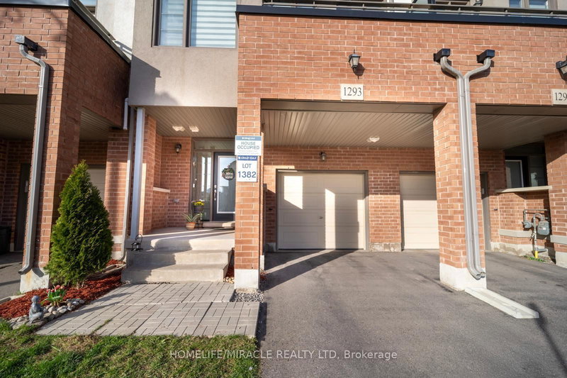 1293 Clarriage Crt, Milton, L9E 1J4 | Image 2