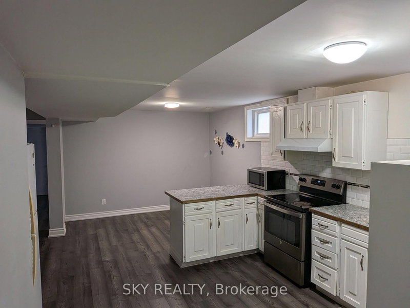 3 Panorama Cres, Brampton, L6S 3T7 | Image 2