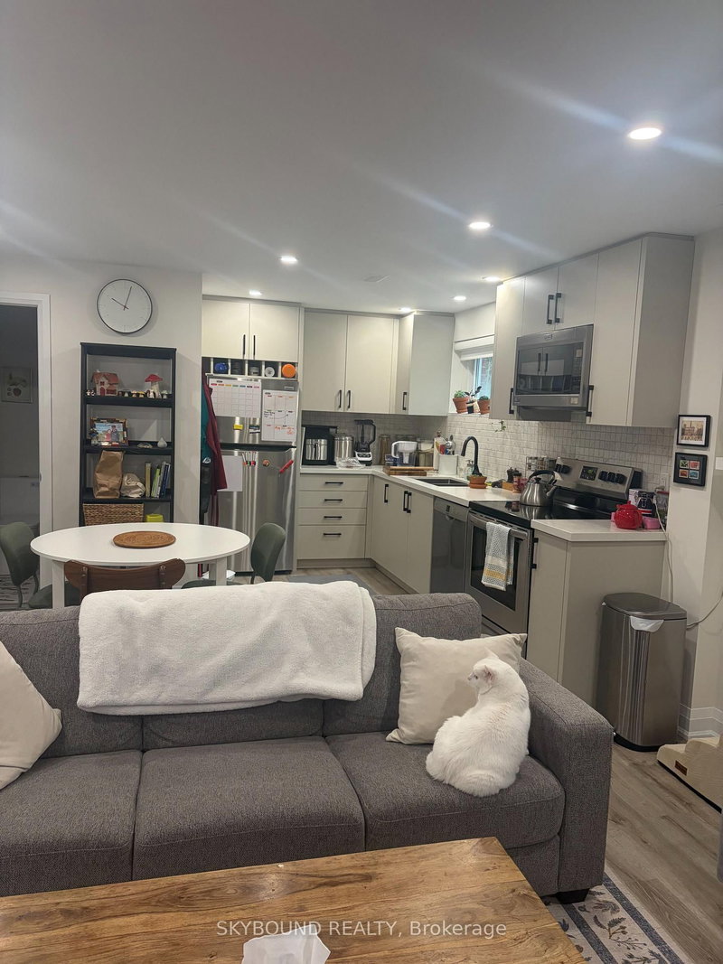 129 Milton St, Toronto, M8Y 2Y4 | Image 2