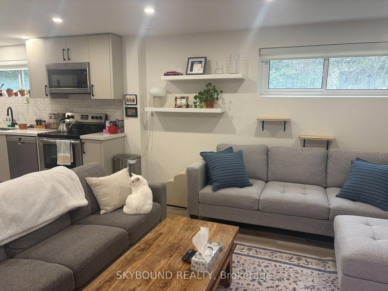 129 Milton St, Toronto, M8Y 2Y4 | Image 3