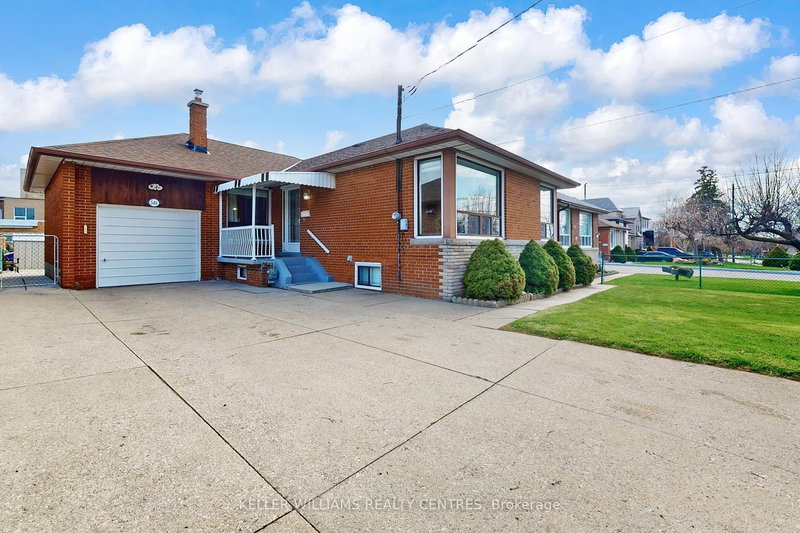 549 Rustic Rd, Toronto, M6L 1X8 | Image 2