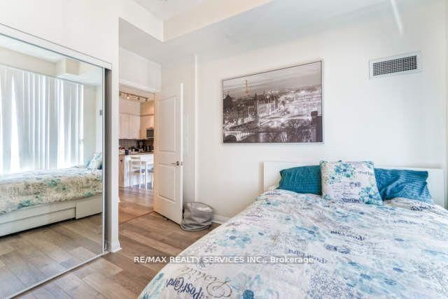 5025 Four Springs Avenue, Unit 1806 - Photo 9