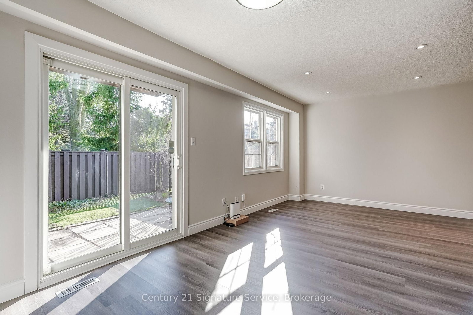 1951 Rathburn Road E, Unit 177 - Photo 13