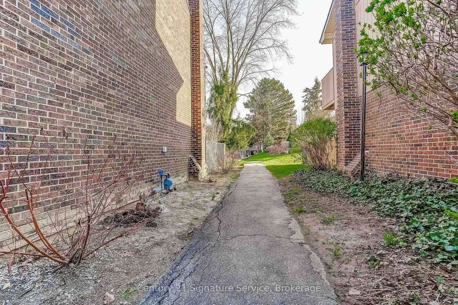 1951 Rathburn Road E, Unit 177 - Photo 37