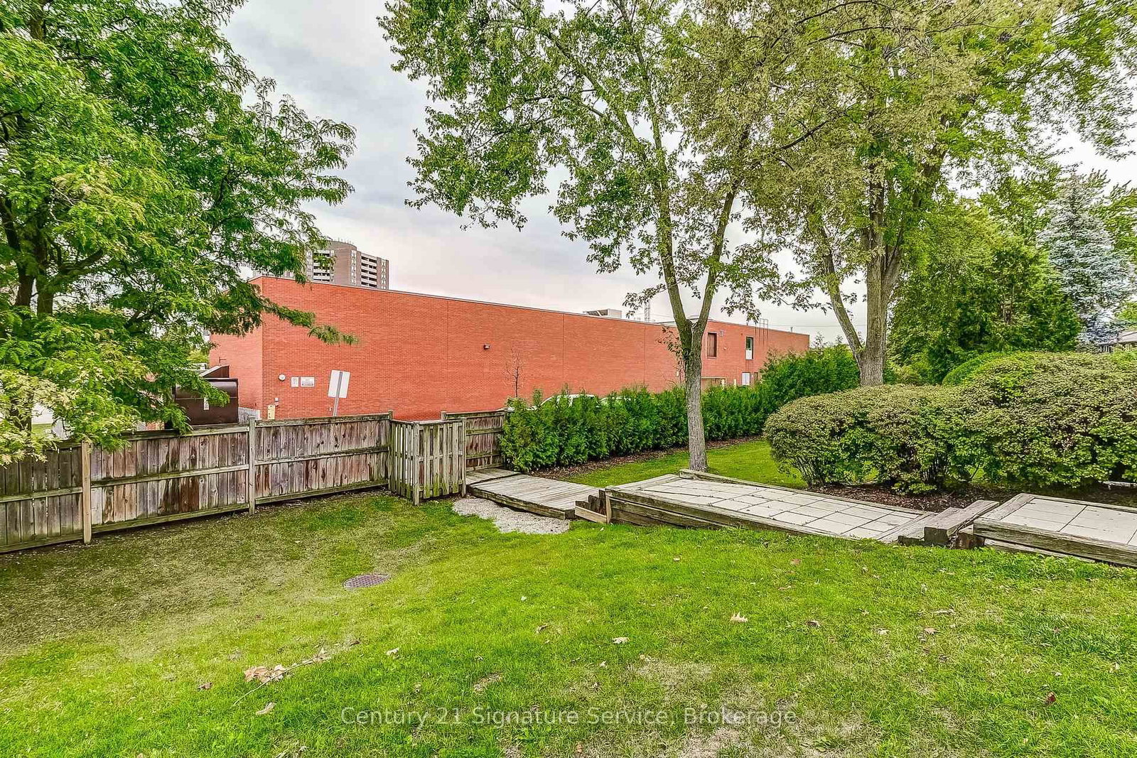 1951 Rathburn Road E, Unit 177 - Photo 44