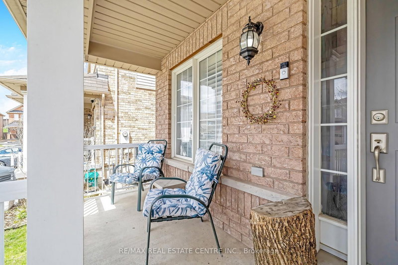 305 Teetzel Dr, Milton, L9T 0B1 | Image 2