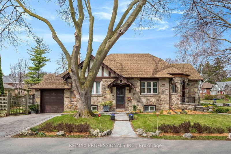 10 Edgemore Dr, Toronto, M8Y 2M8 | Image 3