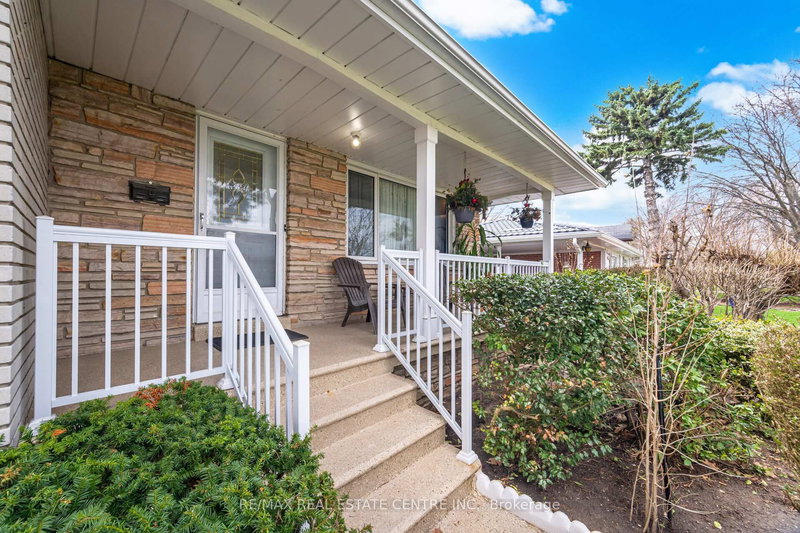 3590 Fieldgate Dr, Mississauga, L4X 2J7 | Image 3