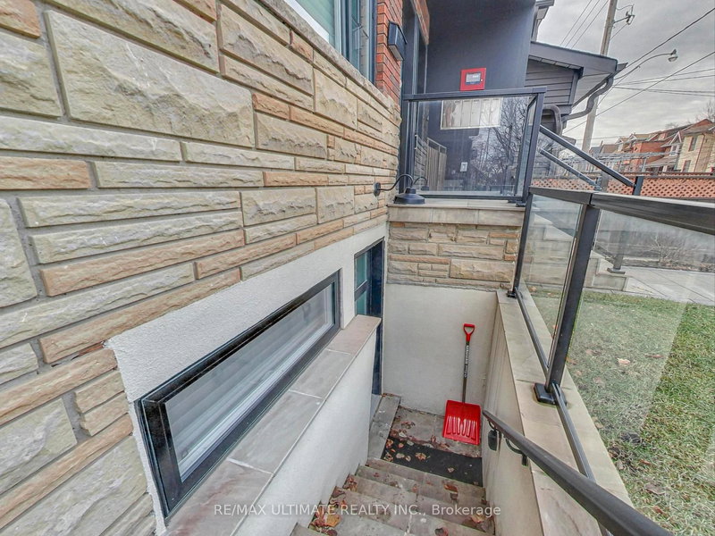 3 - 115 Wallace Ave, Toronto, M6H 1T8 | Image 2
