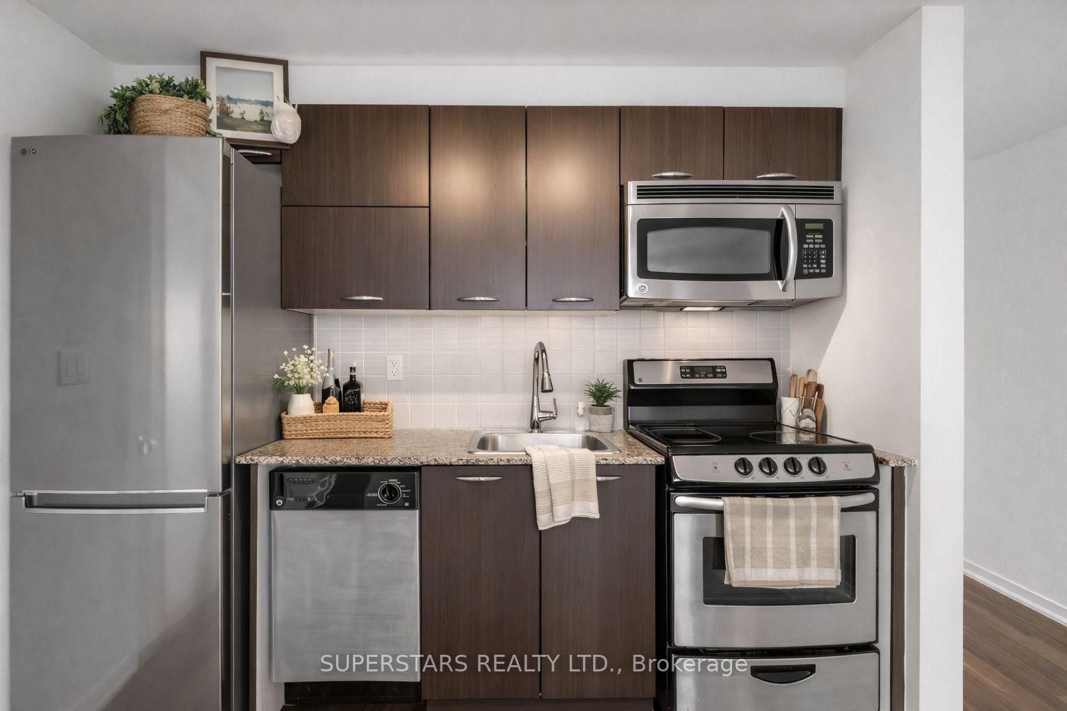 38 Joe Shuster Way, Unit 1416 - Photo 10