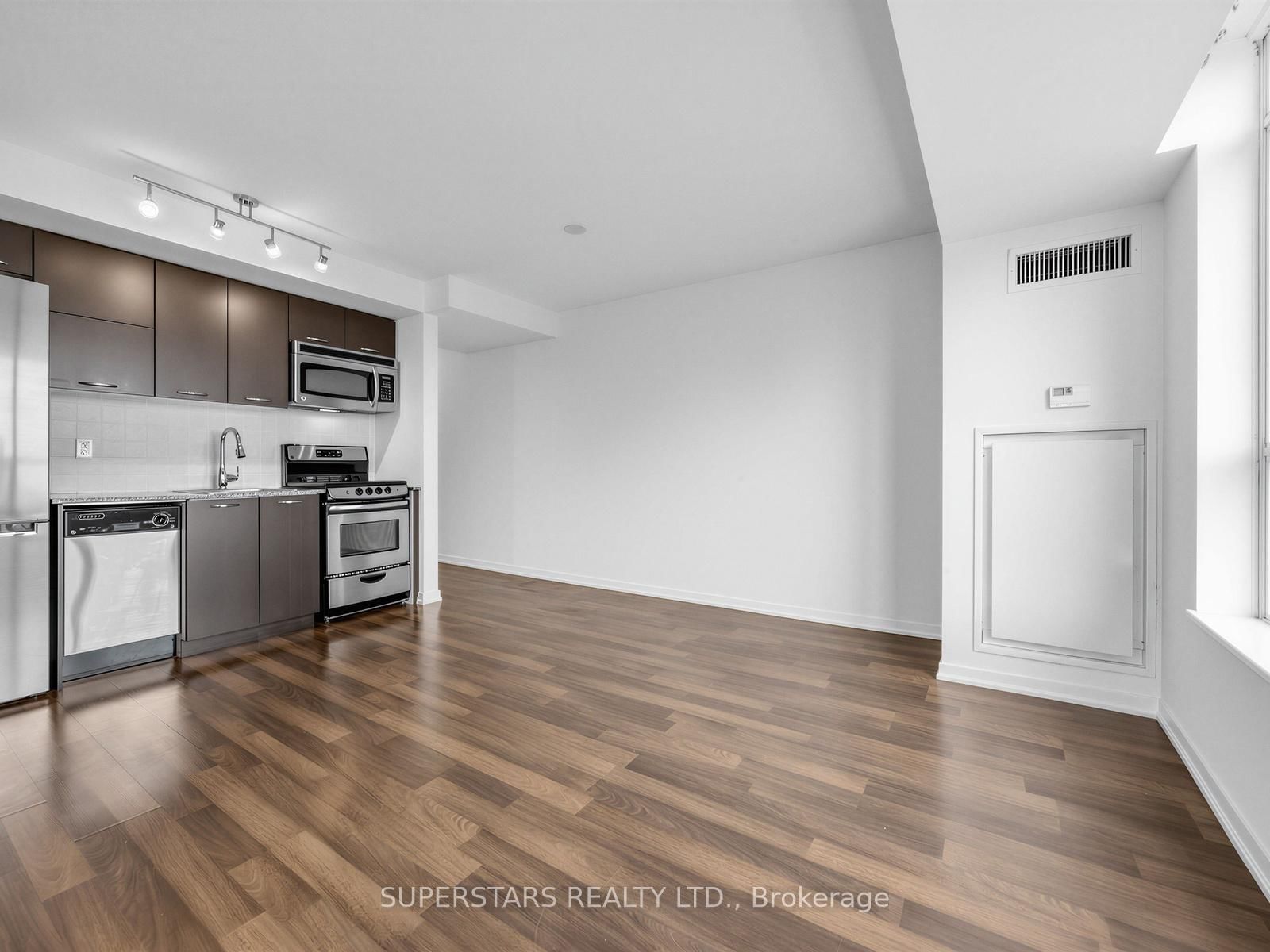 38 Joe Shuster Way, Unit 1416 - Photo 13