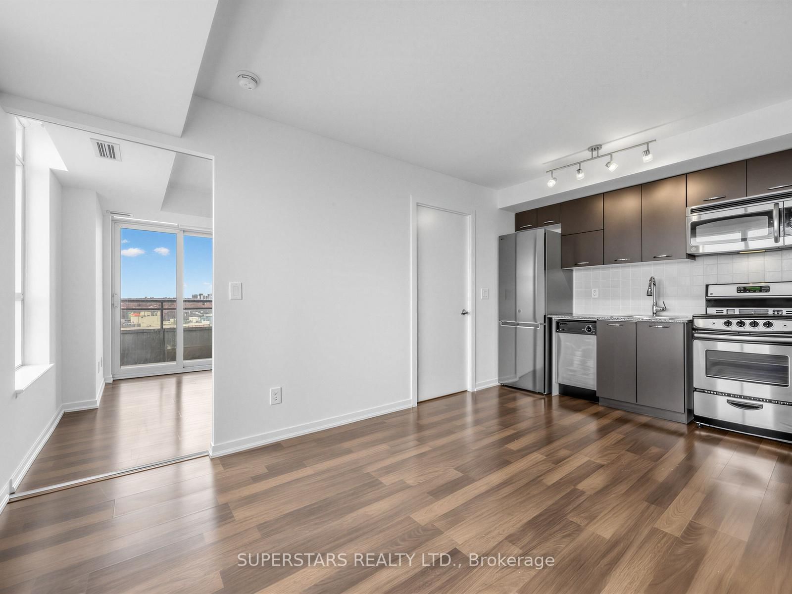 38 Joe Shuster Way, Unit 1416 - Photo 14