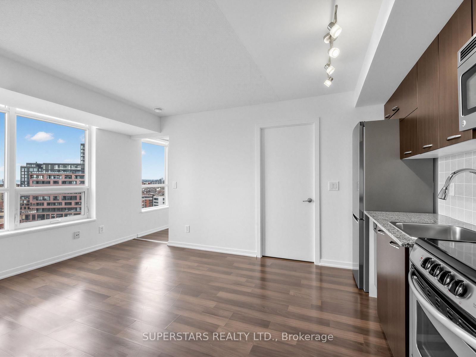 38 Joe Shuster Way, Unit 1416 - Photo 15