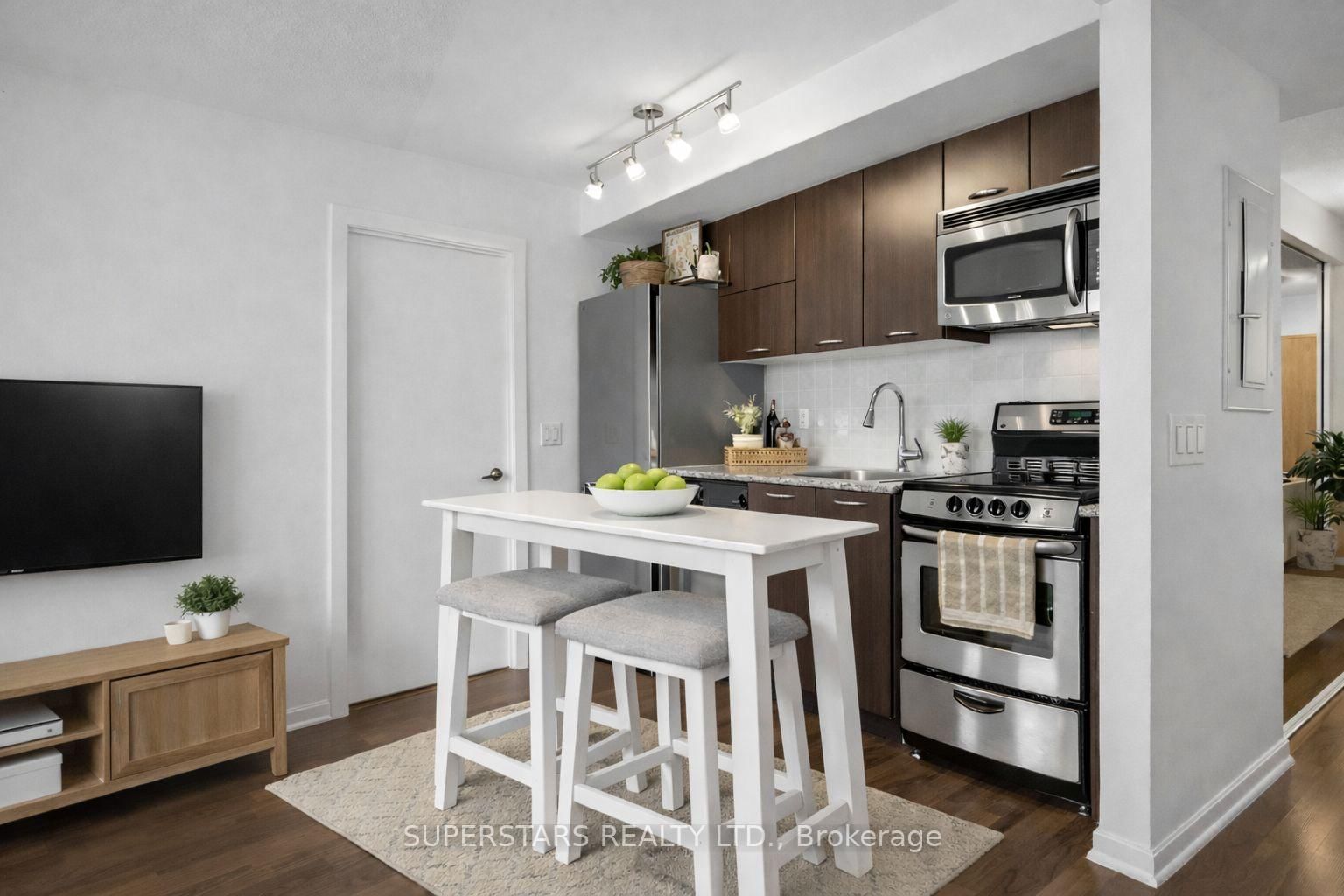 38 Joe Shuster Way, Unit 1416 - Photo 8