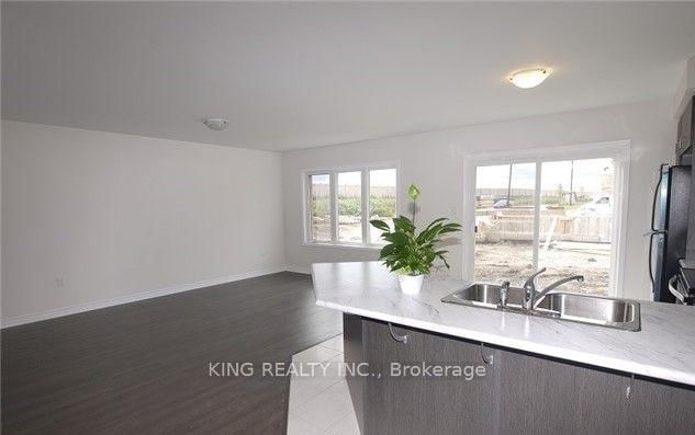 37 Dregde Crt, Milton, L9T 8T1 | Image 2