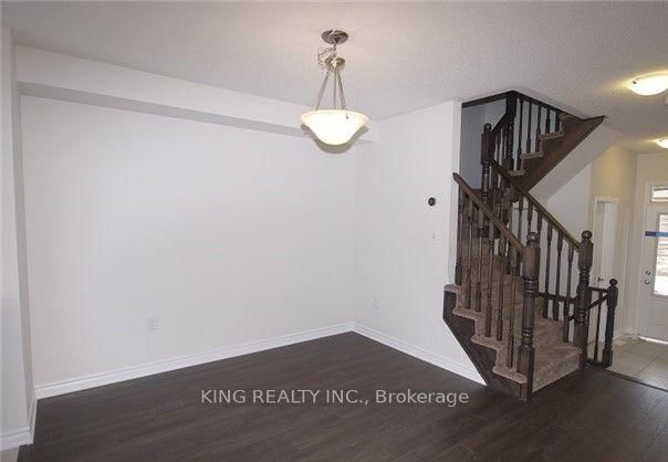 37 Dregde Crt, Milton, L9T 8T1 | Image 3