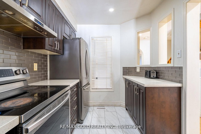 25 Clover Bloom Rd, Brampton, L6R 1R8 | Image 2