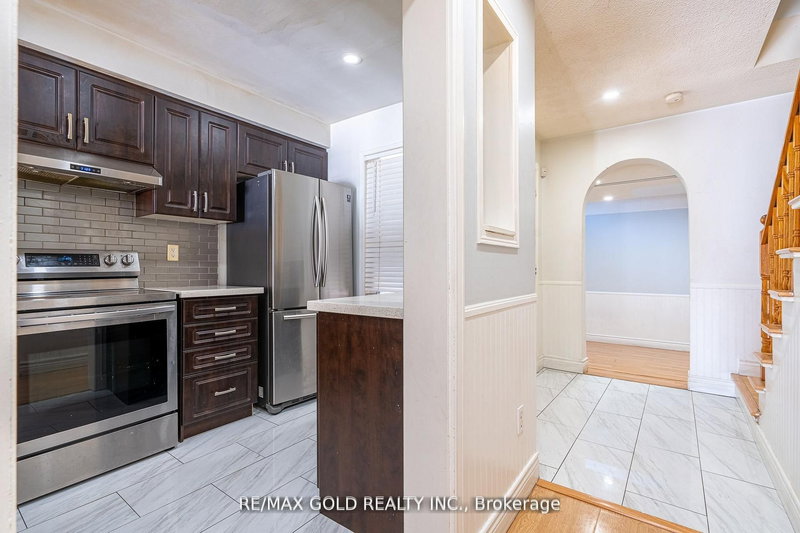 25 Clover Bloom Rd, Brampton, L6R 1R8 | Image 3