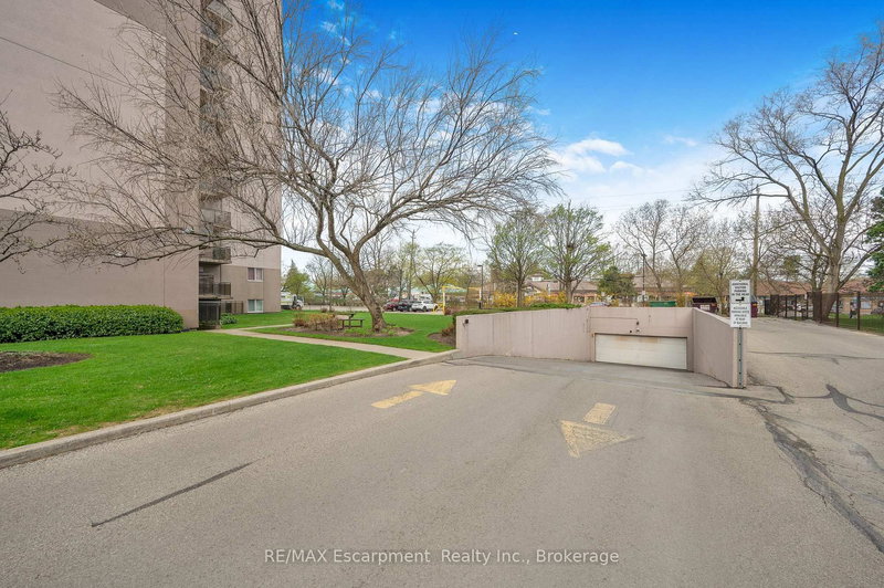 1501 - 975 WARWICK Crt, Burlington, L7T 3Z7 | Image 3