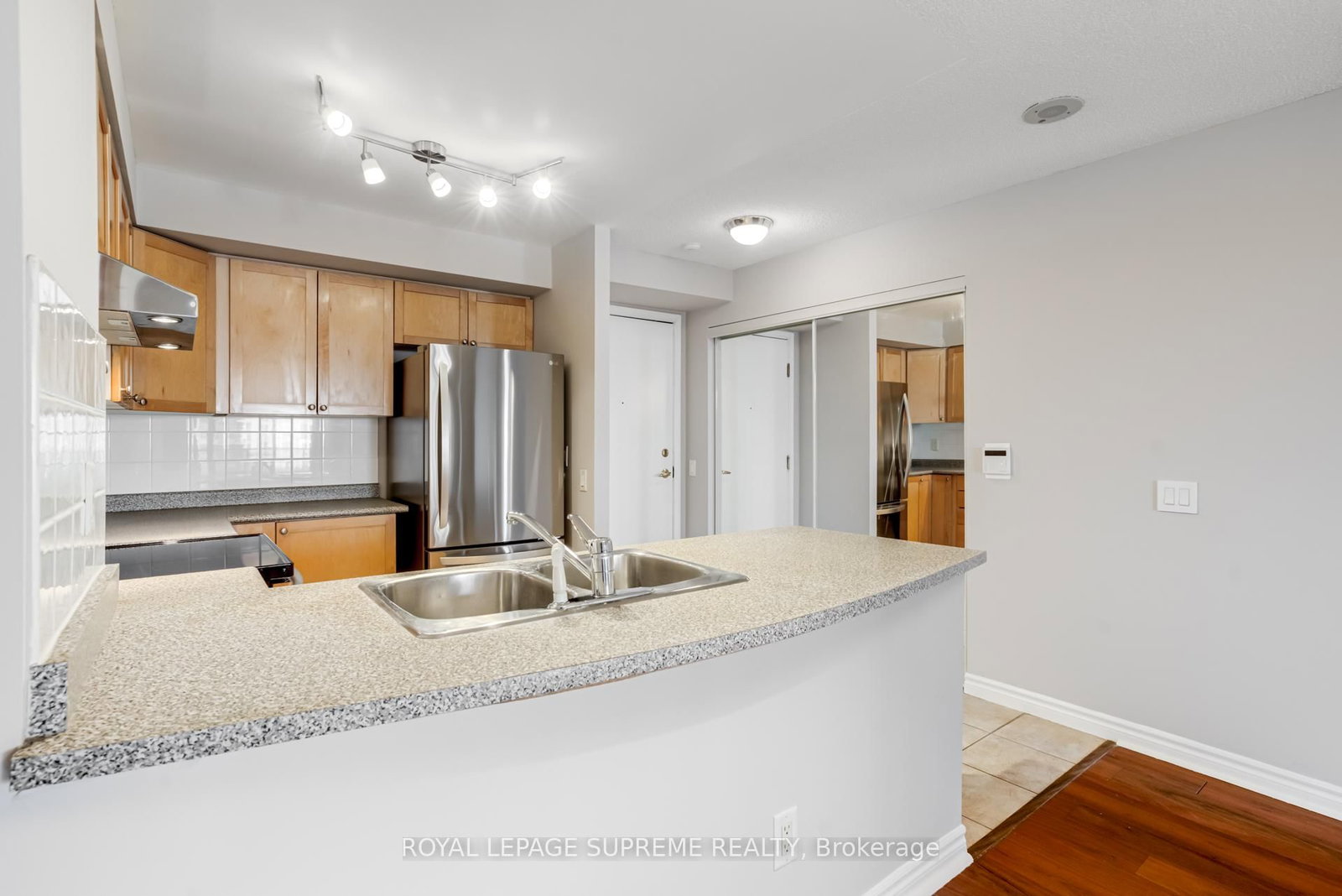 25 Kingsbridge Garden Circle, Unit 2022 - Photo 14