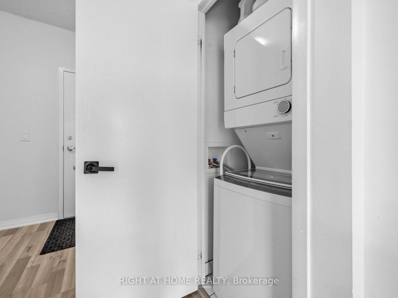 208 - 155 Legion Rd N, Toronto, M8Y 0A7 | Image 3