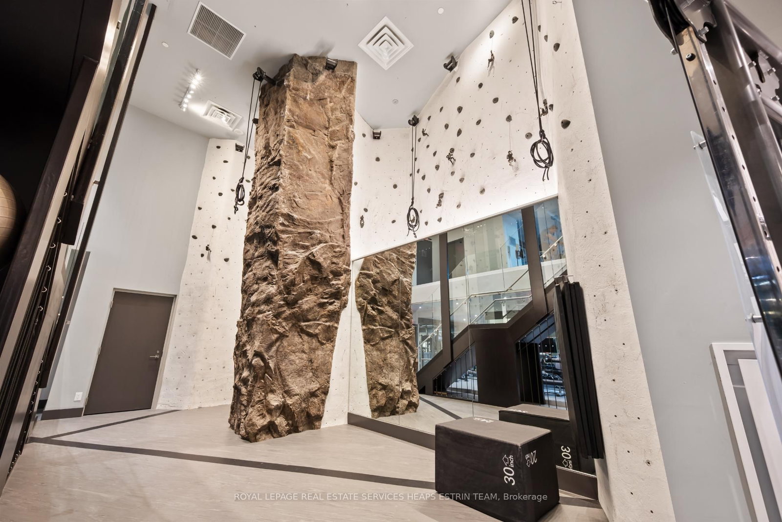 1830 Bloor Street W, Unit 842 - Photo 33