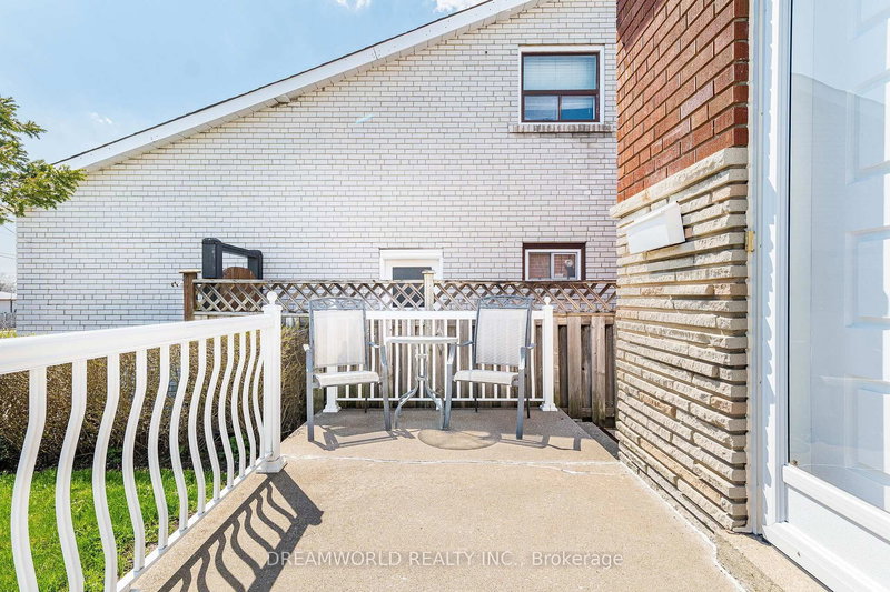 194 Giltspur Dr, Toronto, M3L 1N5 | Image 3
