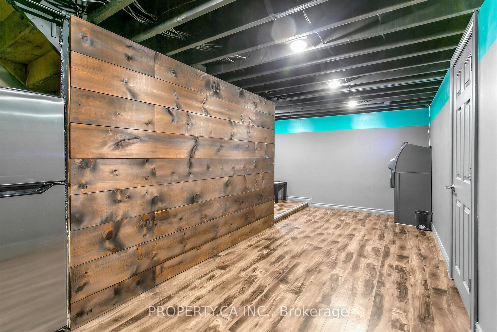 420 Royal York Road - Photo 20