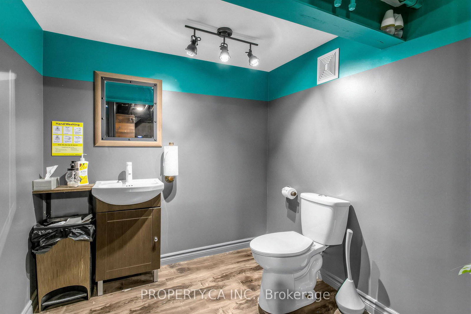 420 Royal York Road - Photo 23