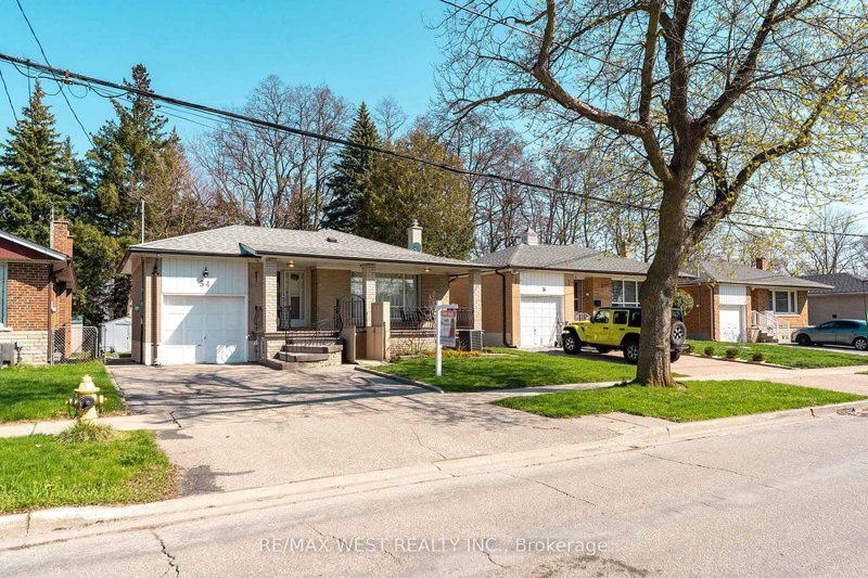 34 Barkwin Dr, Toronto, M9V 2W3 | Image 2