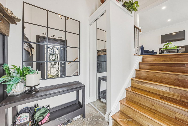 729 Coulson Ave, Milton, L9T 4J3 | Image 2