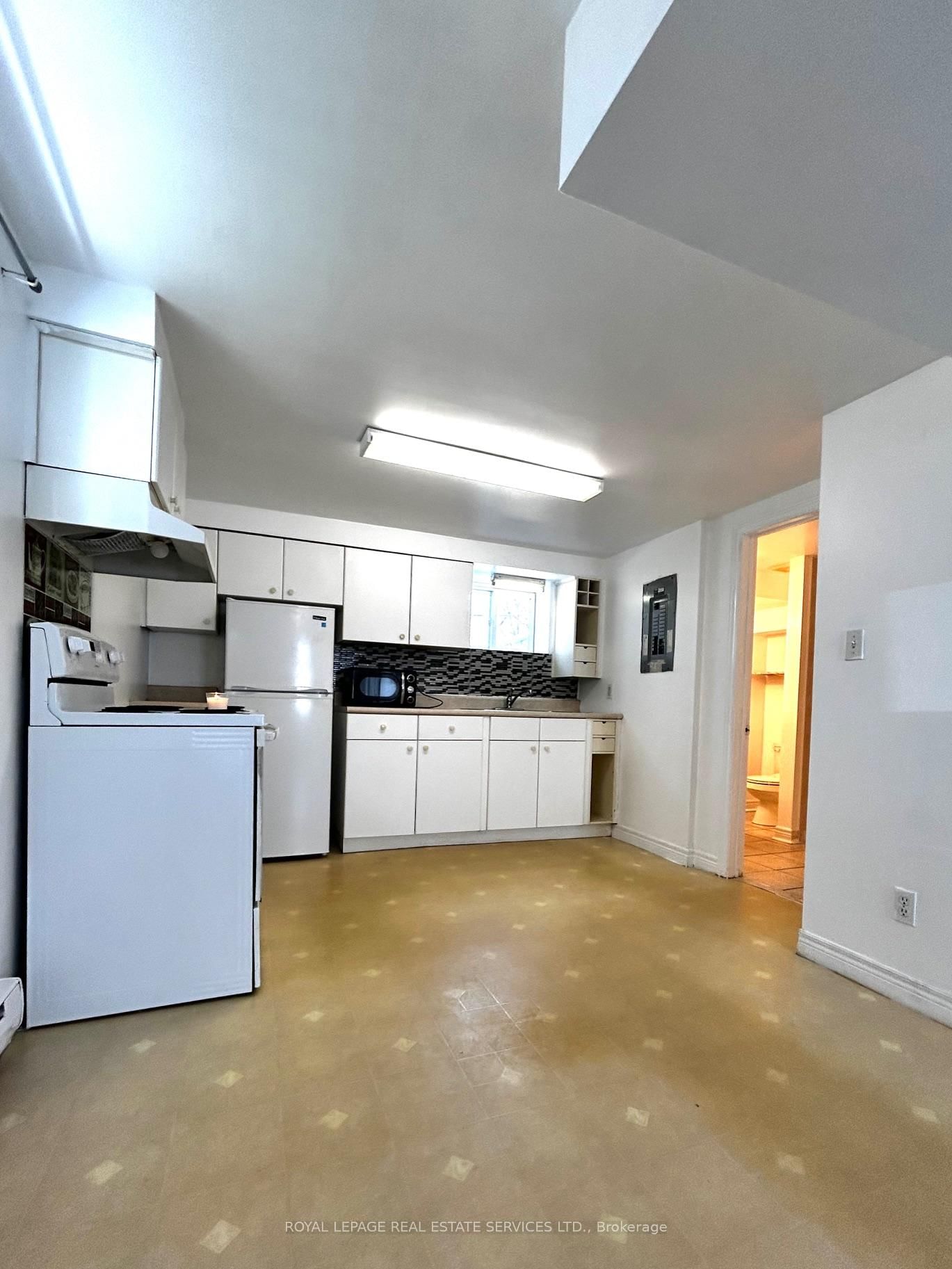 5219 Broughton Crescent, Unit (In-Law Suite On Main) - Photo 11