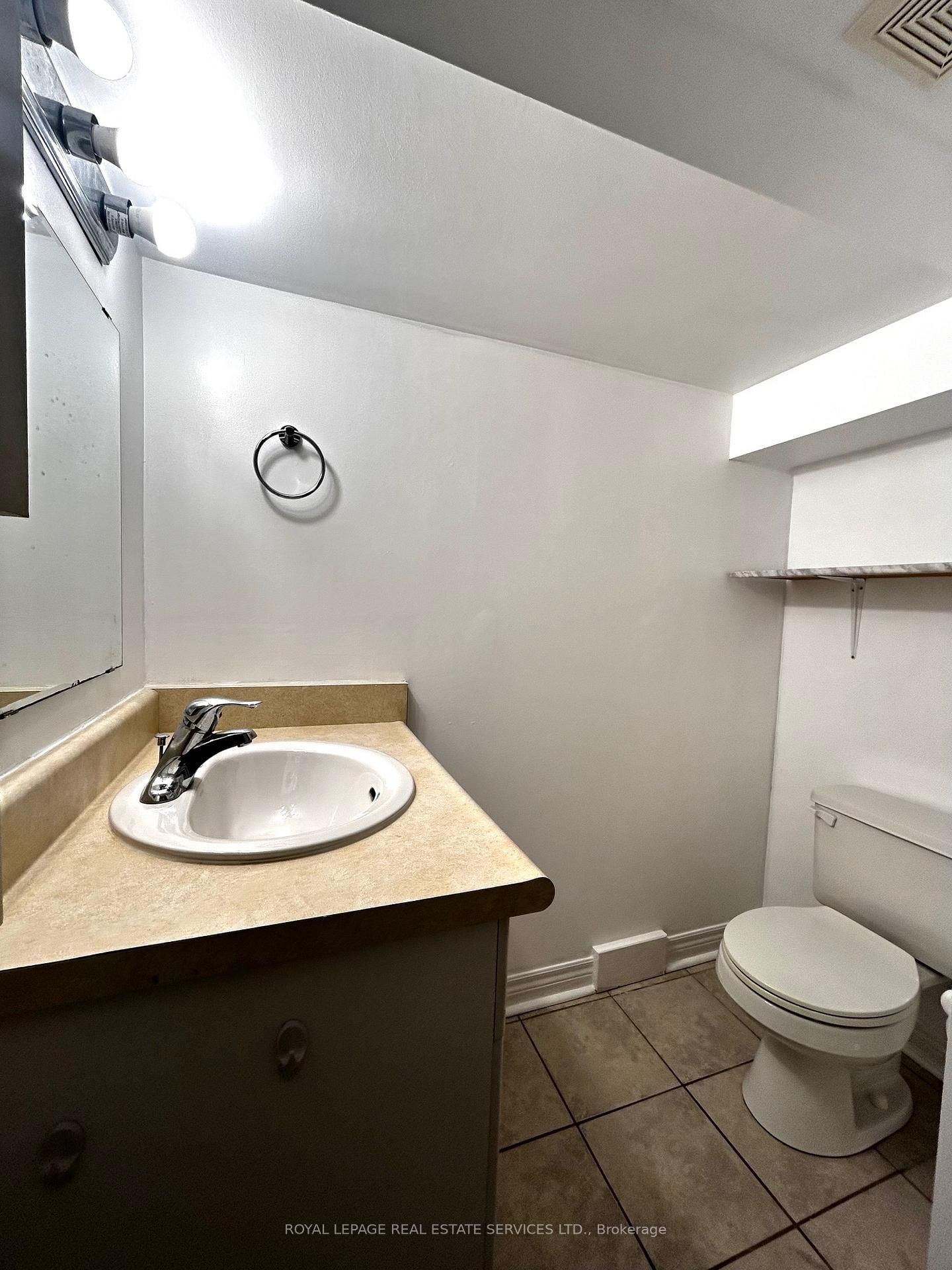 5219 Broughton Crescent, Unit (In-Law Suite On Main) - Photo 15