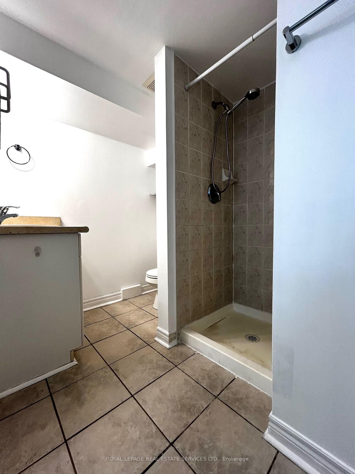 5219 Broughton Crescent, Unit (In-Law Suite On Main) - Photo 16