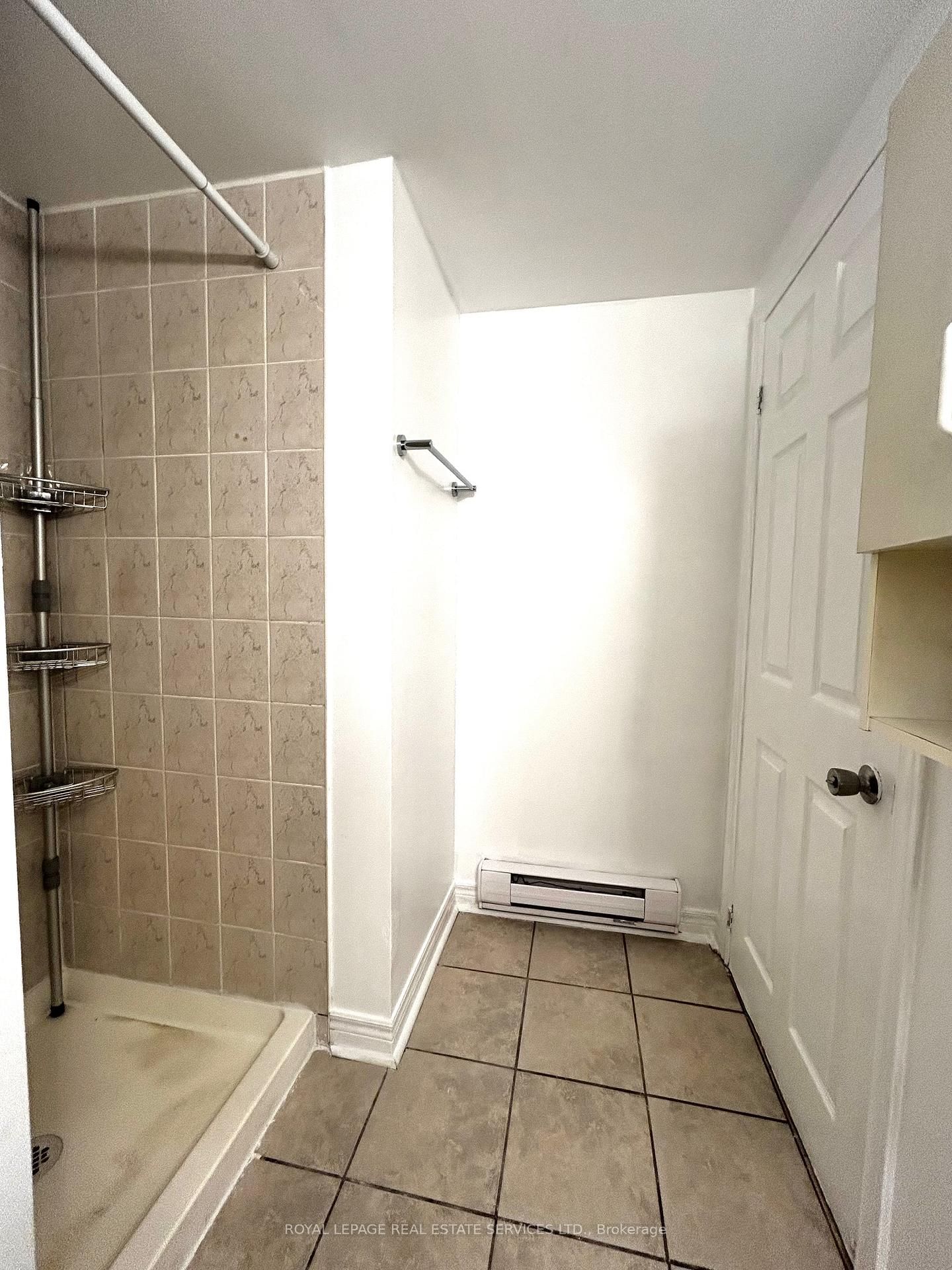 5219 Broughton Crescent, Unit (In-Law Suite On Main) - Photo 17