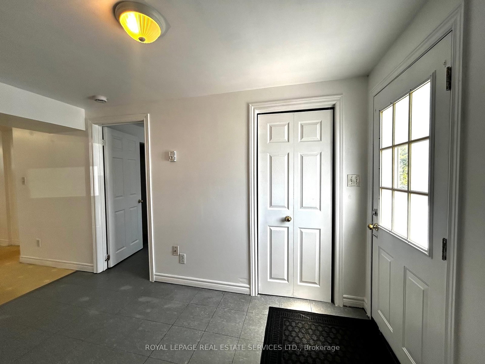 5219 Broughton Crescent, Unit (In-Law Suite On Main) - Photo 2