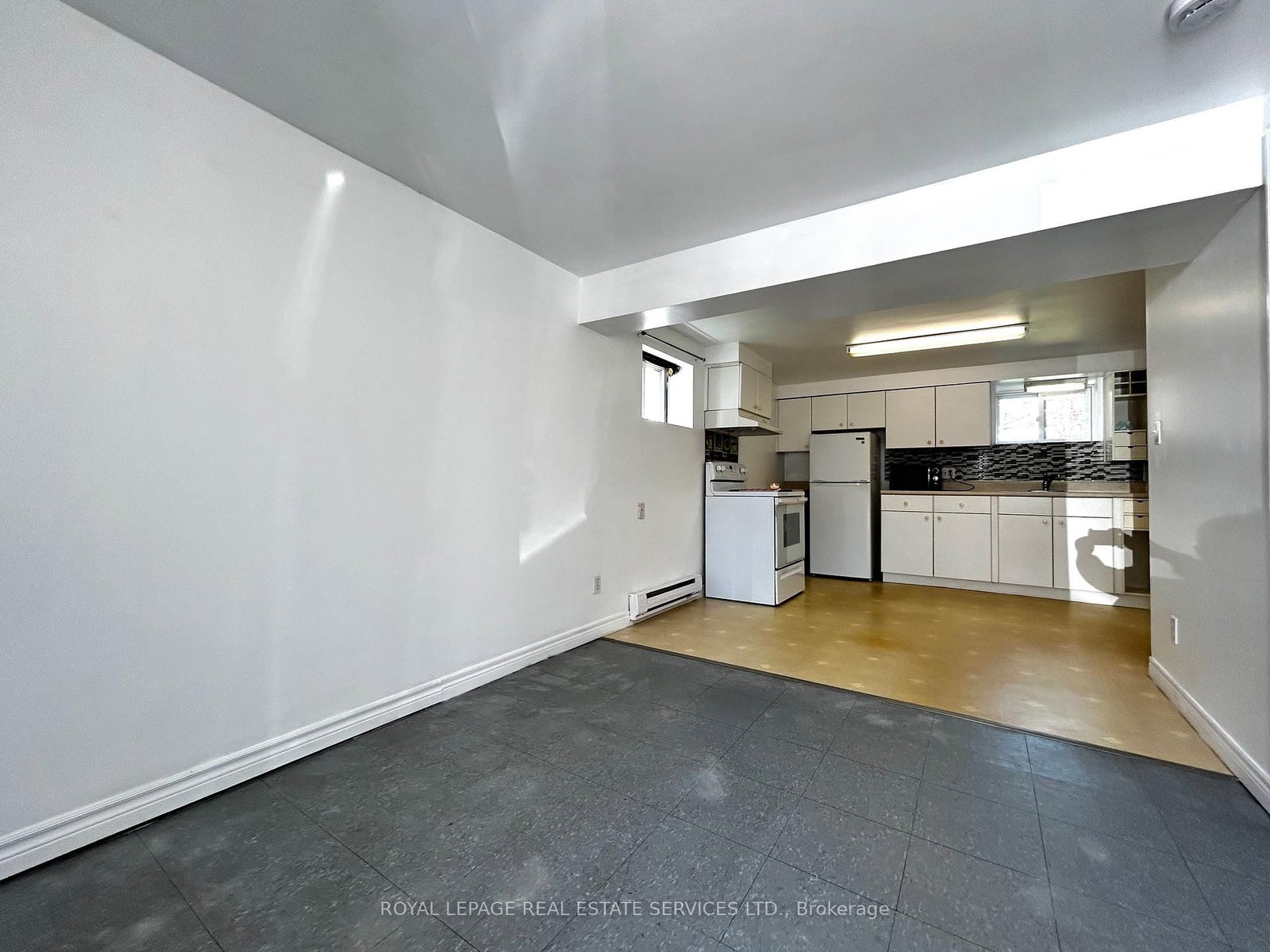 5219 Broughton Crescent, Unit (In-Law Suite On Main) - Photo 4