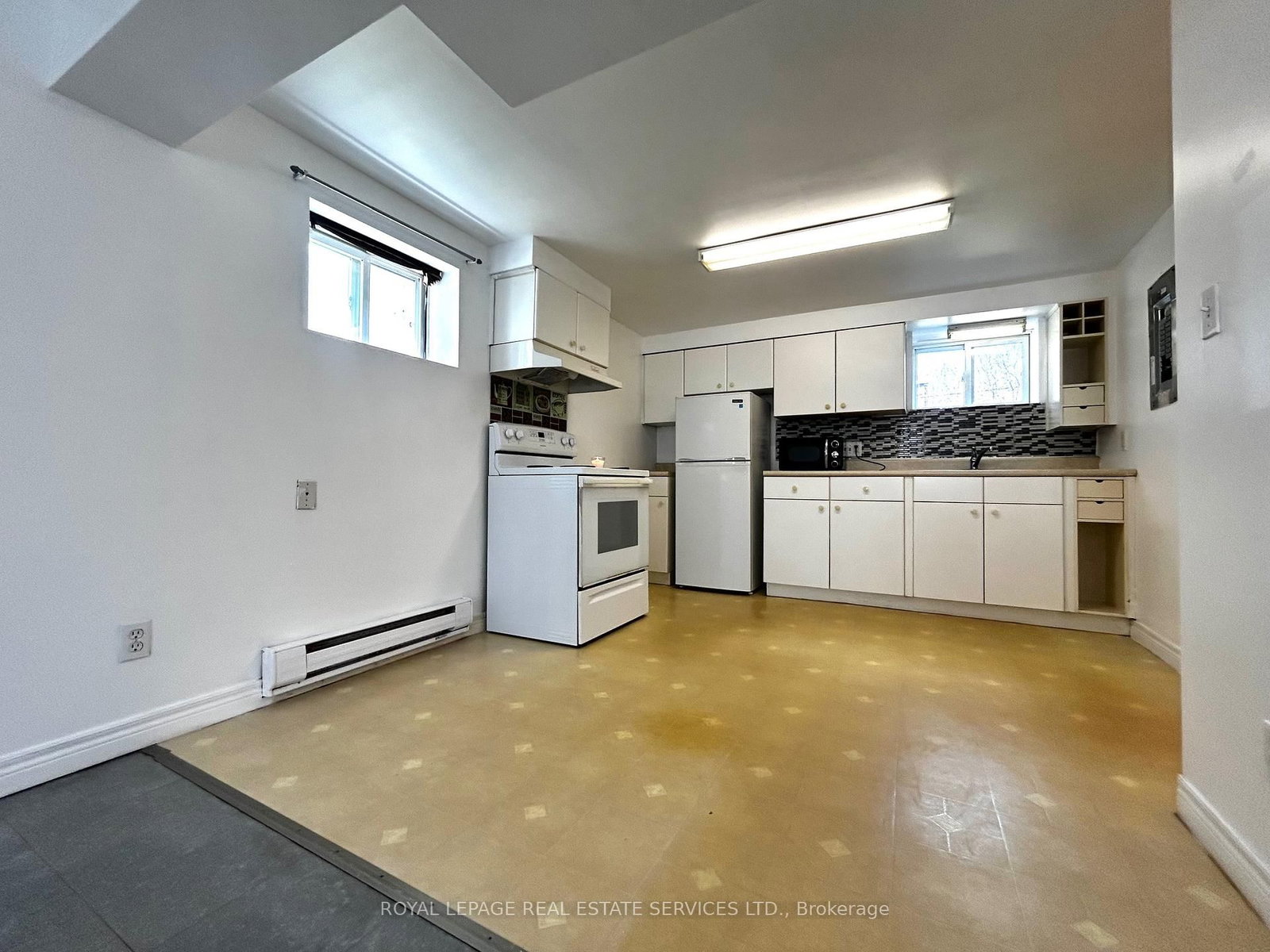5219 Broughton Crescent, Unit (In-Law Suite On Main) - Photo 6
