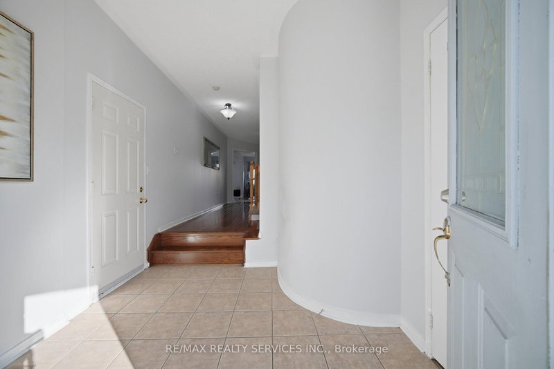 23 Ashmere Rd, Brampton, L7A 1W9 | Image 3