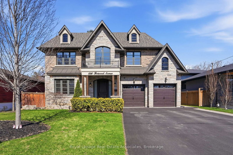 1395 Trotwood Ave, Mississauga, Ontario