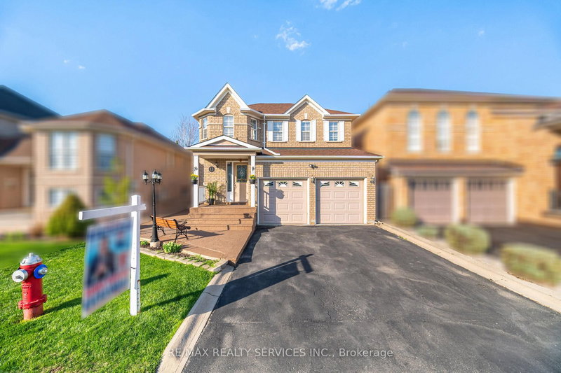 11 Poplar Plains Rd, Brampton, L7A 2E3 | Image 2