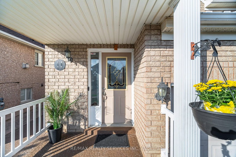 11 Poplar Plains Rd, Brampton, L7A 2E3 | Image 3