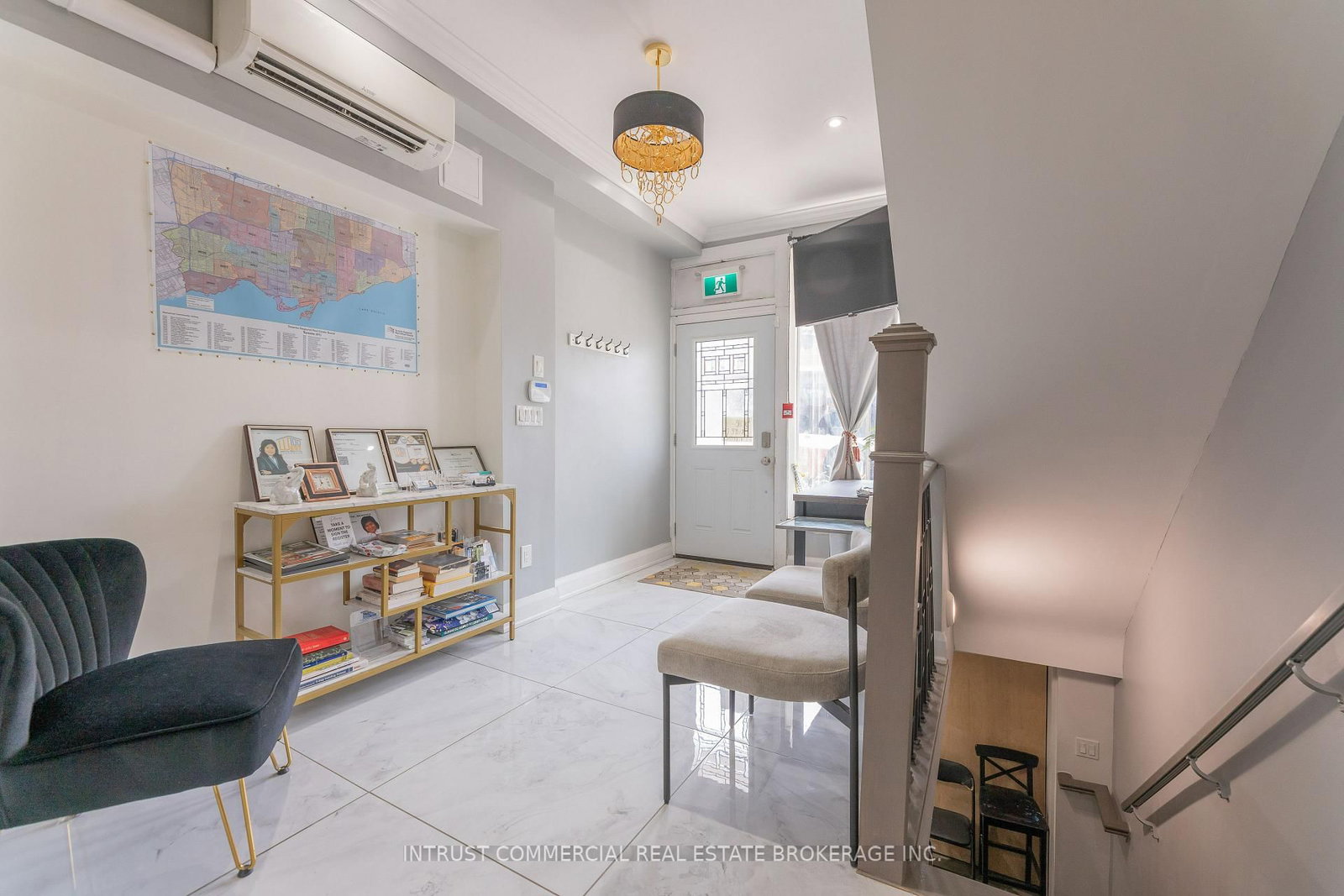 2544 Eglinton Avenue W - Photo 2